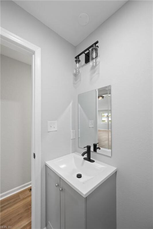 Building Photo - 2810 Roanoke Ave