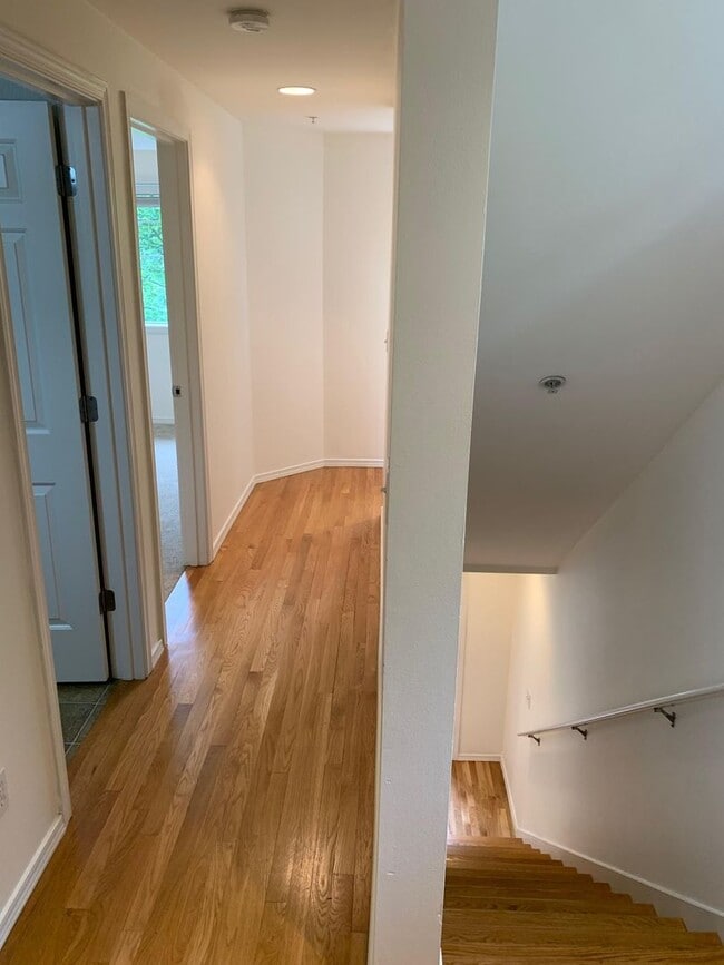 Building Photo - In the heart of Green Lake 3 bed 2.5 bath townhome for rent