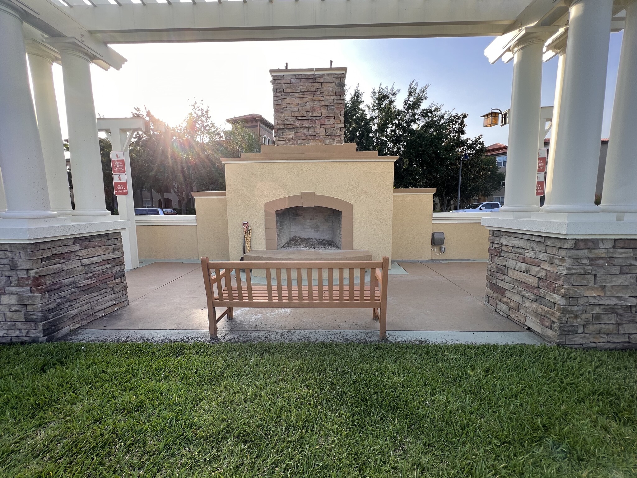 Building Photo - 11565 Mizzon Dr