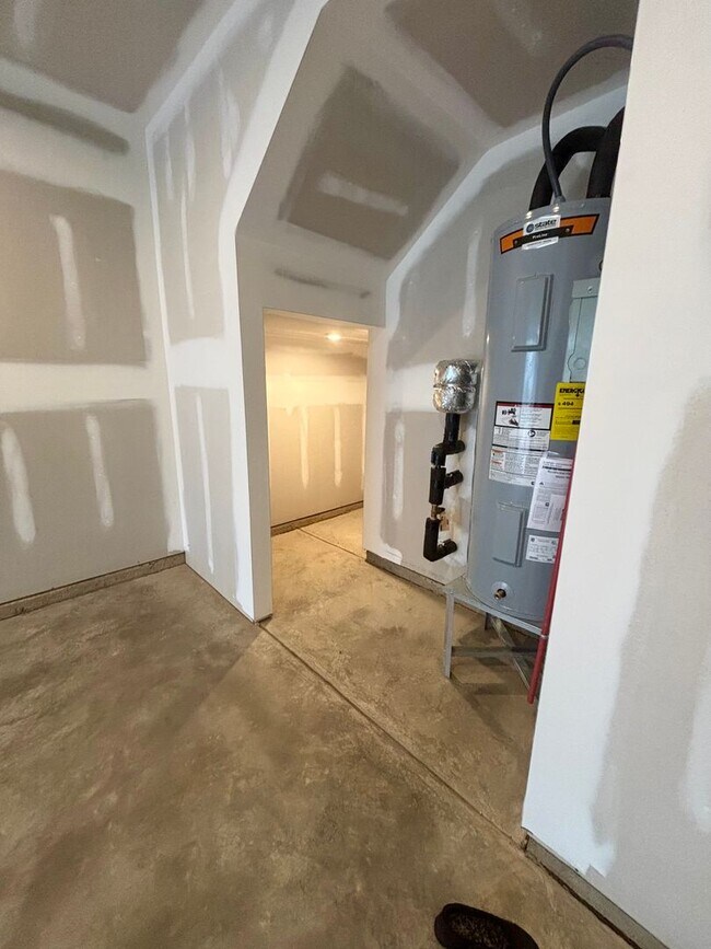 Building Photo - Beautiful, New Construction Townhouse in G...