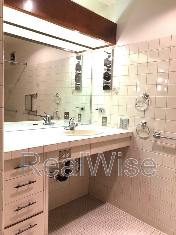 Building Photo - 7730 SW Eaker Pl