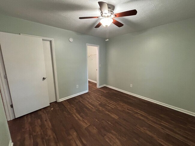 Building Photo - 5202 Fox Ct