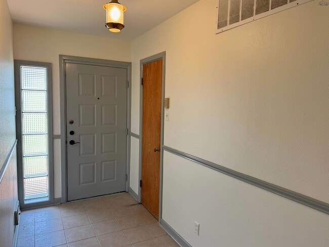 Building Photo - 4115 Rivercrest Dr