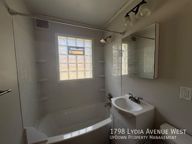 Building Photo - 1798 Lydia Ave W