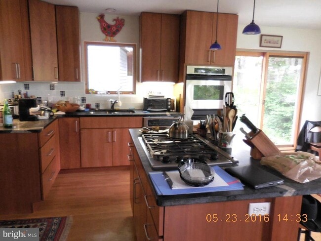 Building Photo - 8 Azalea Ln