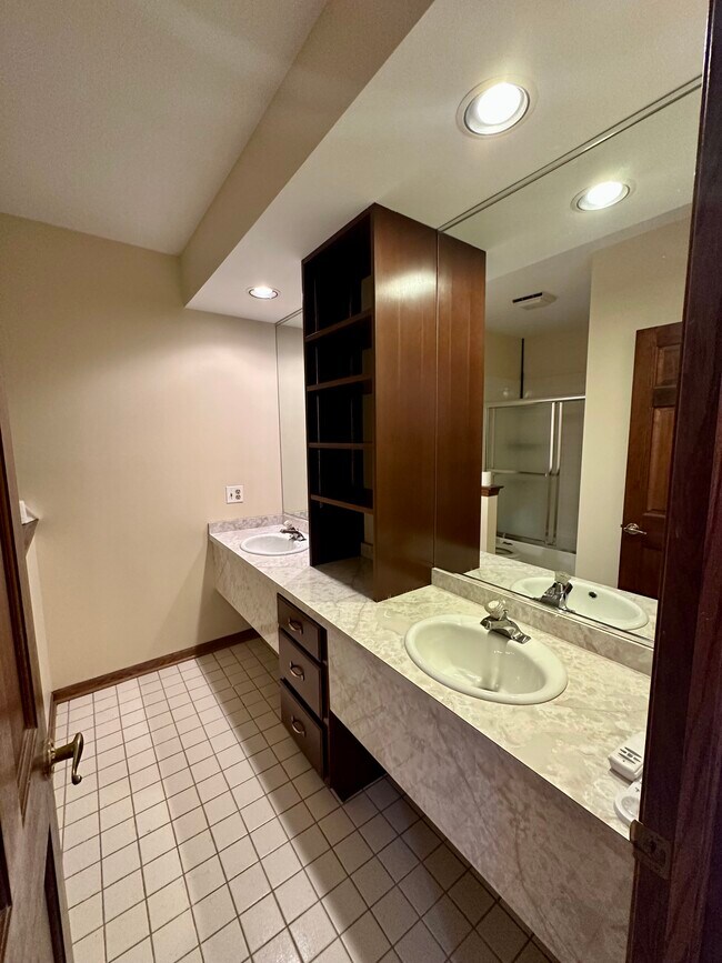 Bathroom - 1010 Arbor Ct