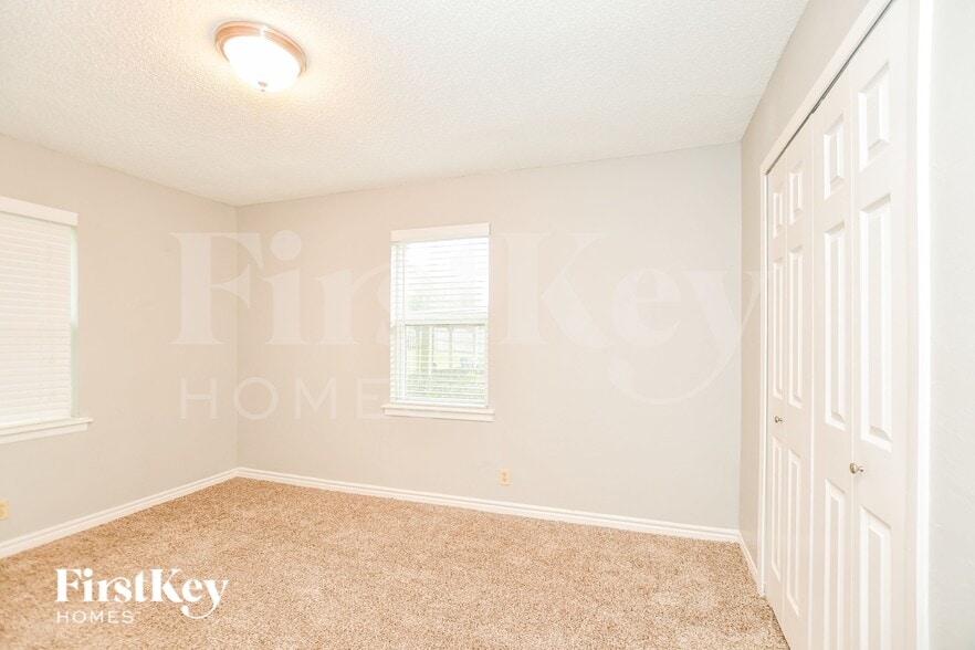 Building Photo - 1020 Mary Dr