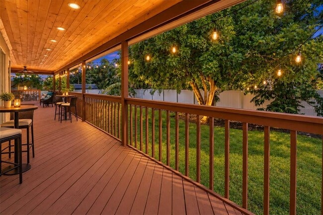 Building Photo - 630 Pinta Dr