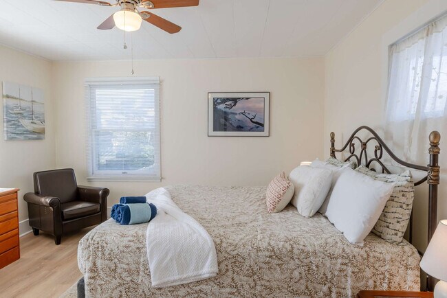 Building Photo - 640 S Columbia St