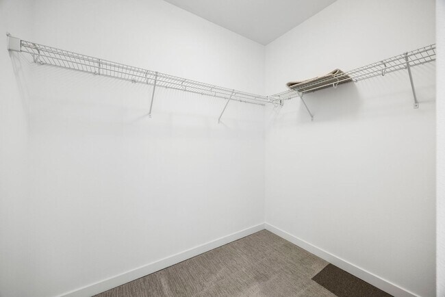 Building Photo - 1415 E Fir St