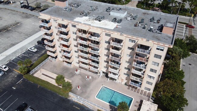 Primary Photo - 2200 E Hallandale Beach Blvd