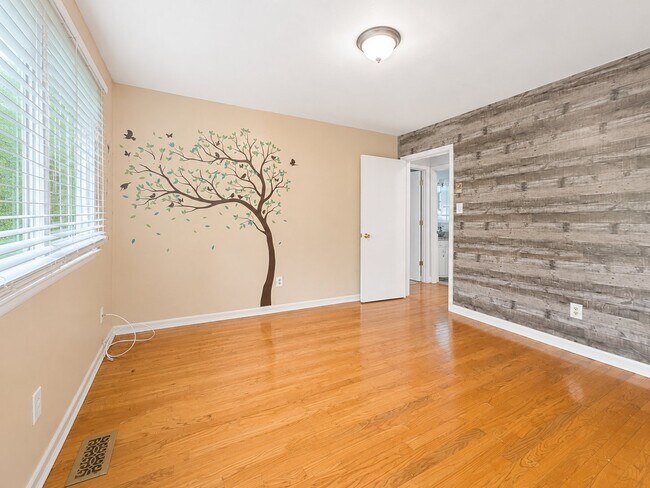 Building Photo - 6350 Rannock Dr