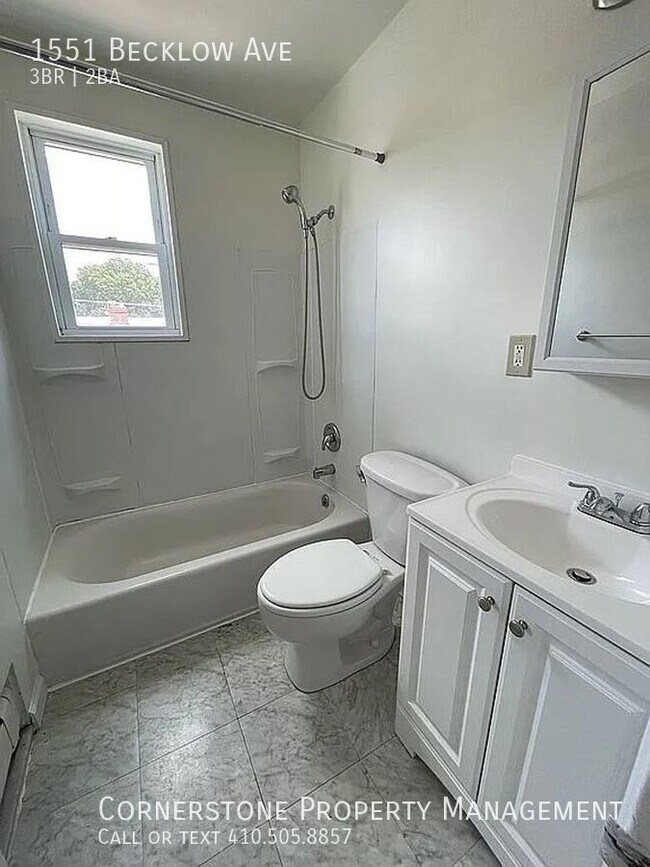 Building Photo - 3 beds | 1.5 baths | $1499 | 1551 Becklow ...