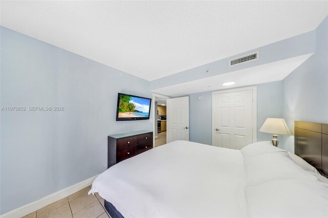 Building Photo - 2951 S Bayshore Dr