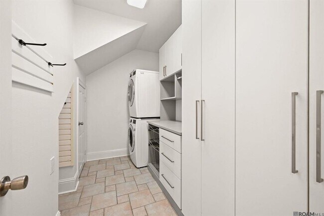 Building Photo - 4 Bedroom Luxury Rental located near Bocage | Private Pool | Mother In Law Suite