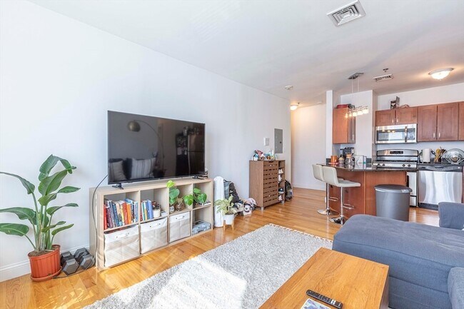 Building Photo - 535 Cambridge St