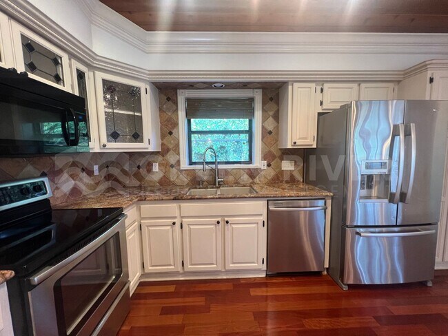 Building Photo - Amazing 4 bedroom home with St Johns River Views Available Now!