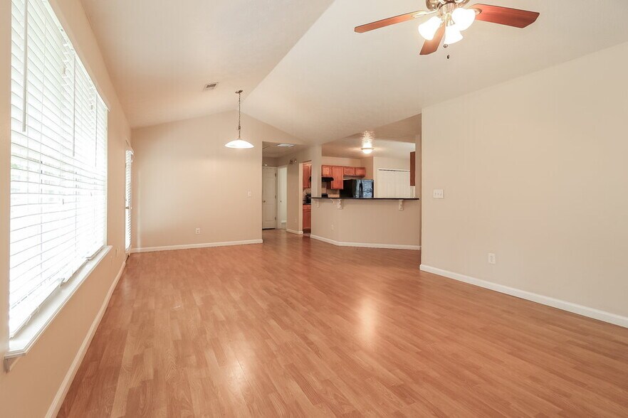 Building Photo - 2669 Lake Park Bend
