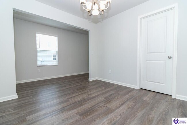 Building Photo - 104 Ashwood Ave