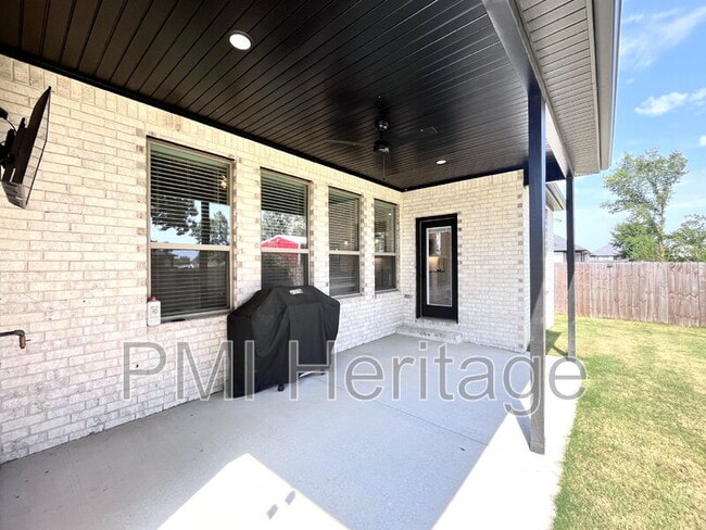 Building Photo - 2061 Larry Ln