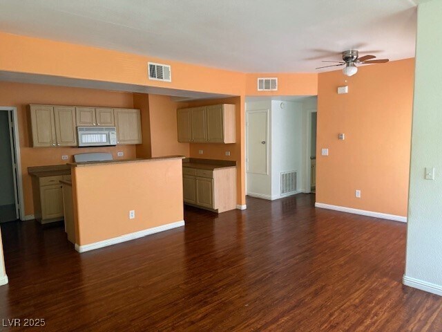 Building Photo - 8250 N Grand Canyon Dr
