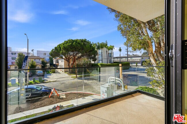 Building Photo - 1822 Overland Ave