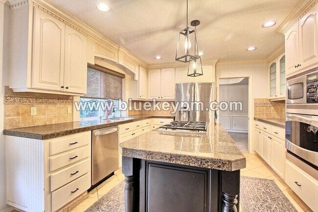 Building Photo - 5 Bed, 2.5 Baths Luxury Home in Murrayhill Near Cooper Mtn Parks