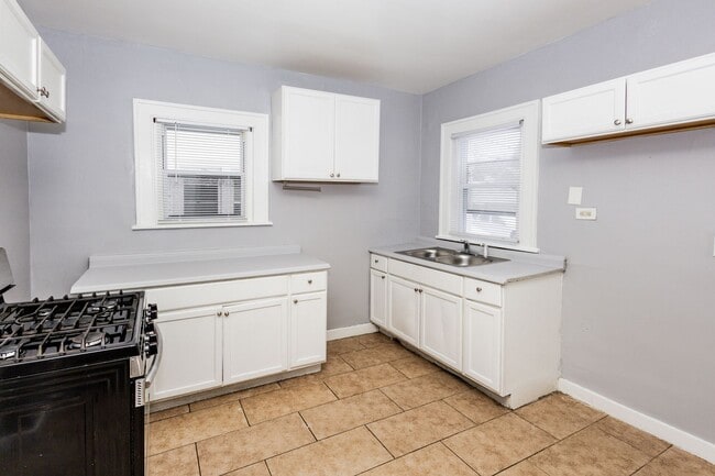 Building Photo - 1561 E 204th St