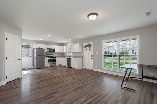 Building Photo - 253 W Watt St