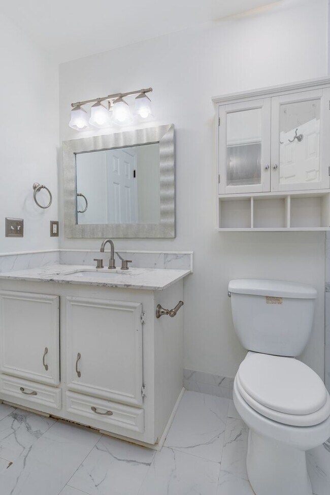 Building Photo - Charming 4-Bedroom Home in Prime Columbia ...