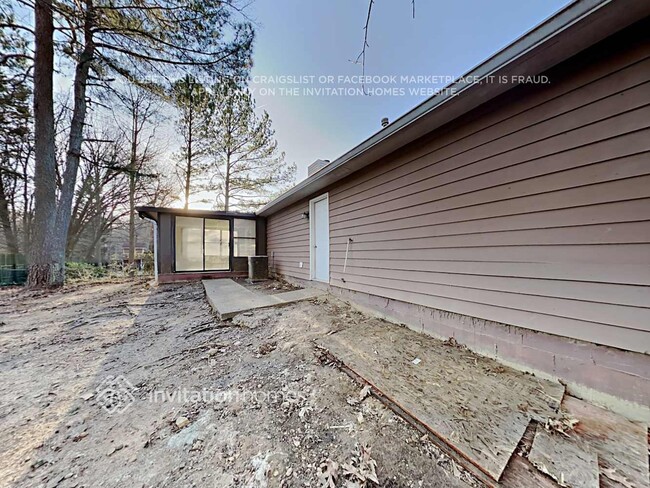 Building Photo - 2638 Windmere Dr NW