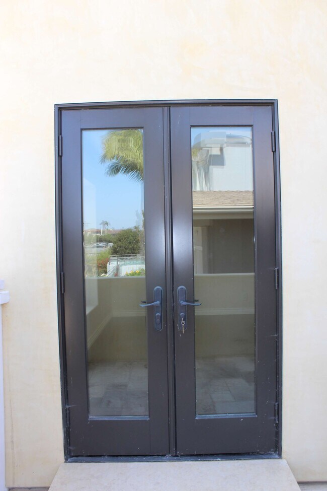 Entrance Door - 319 Rees St