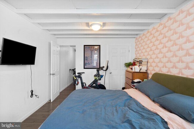 Building Photo - 530 Bainbridge St