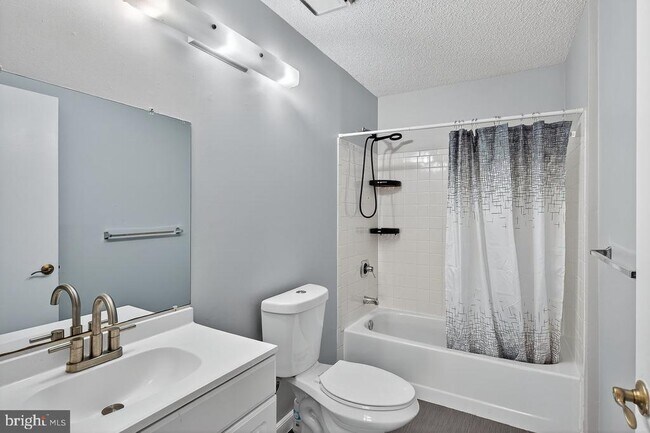 Building Photo - 41 Rickard Ct