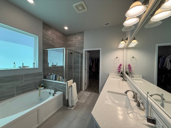 Building Photo - 16409 Lucia Gardens Ln