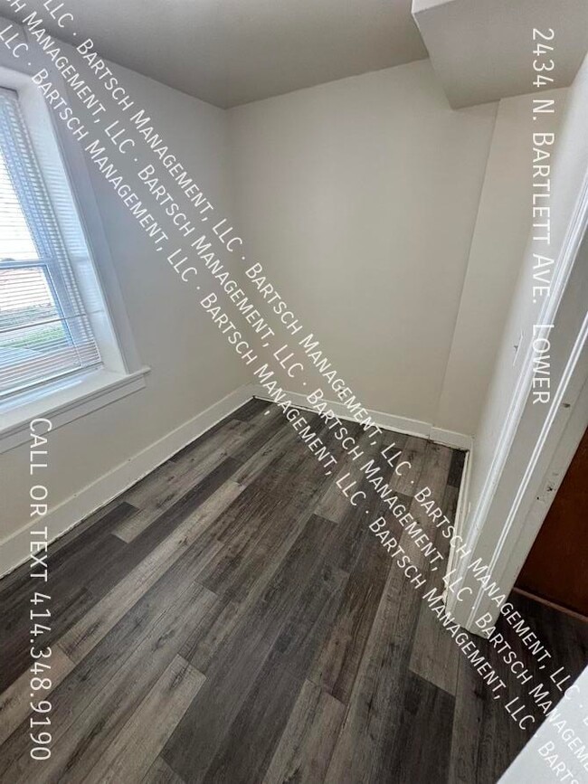 Building Photo - 2434 N Bartlett Ave