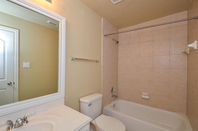 Building Photo - 5503 Langhorne Ct