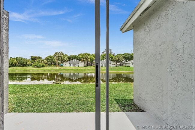 Building Photo - 1020 Lake Victoria Dr