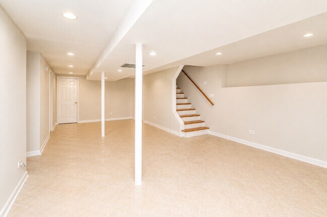 Building Photo - 1305 1st St