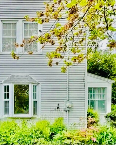 Building Photo - 252 Oronoque Rd