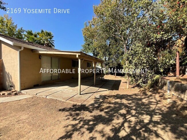 Building Photo - 2169 Yosemite Dr