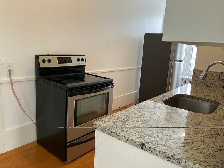 Building Photo - 31 Pleasant St