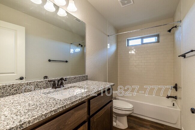 Building Photo - 10351 Lynwood Crk