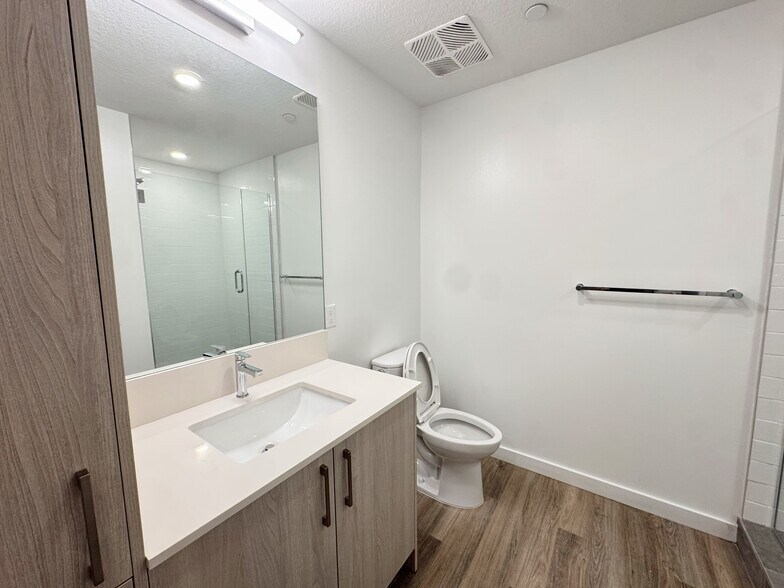 Building Photo - 413 NW 6th St