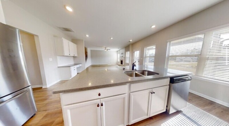 Building Photo - 2101 Forrest Cv