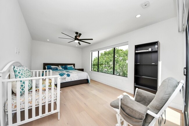 Building Photo - 5327 S Braeswood Blvd