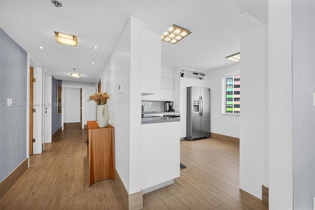 Building Photo - 1627 Brickell Ave