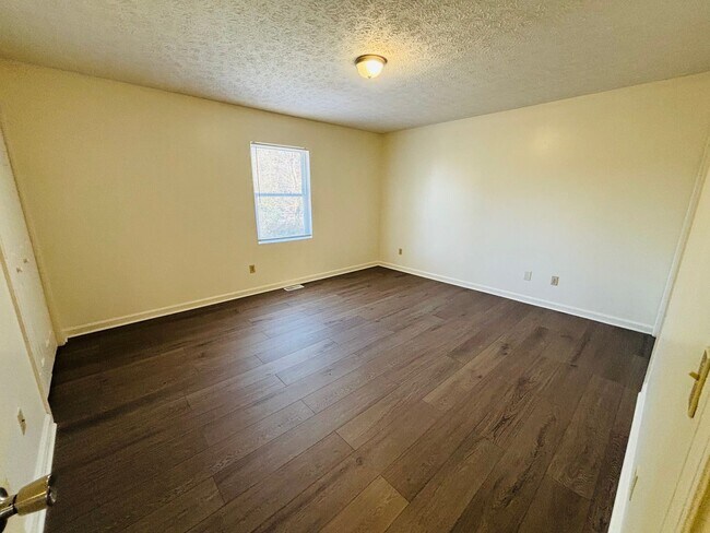 Building Photo - 310 Wakeman Ct NE