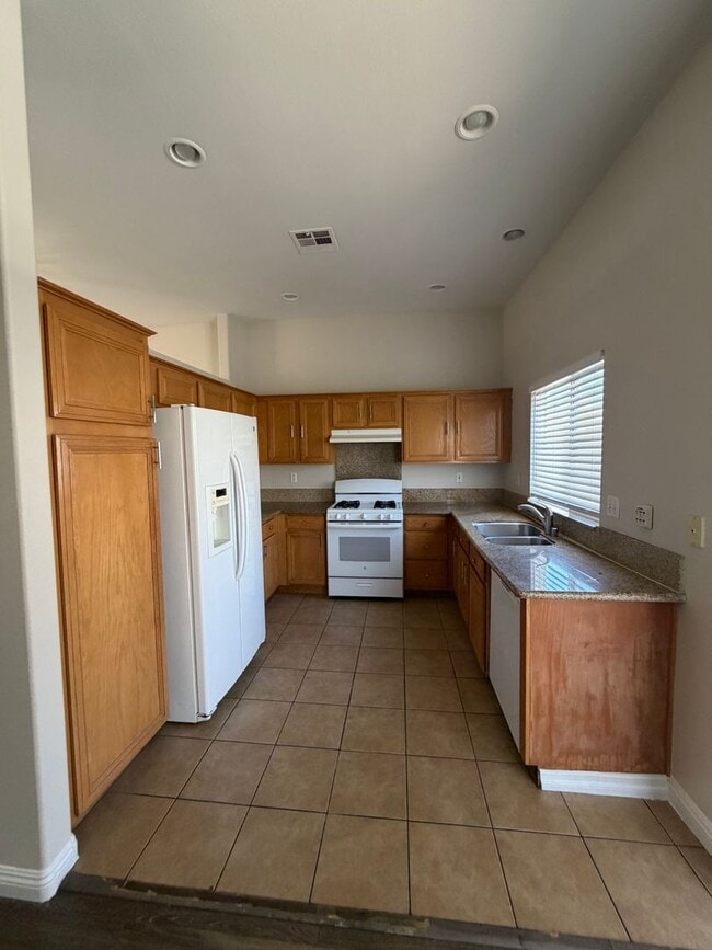 Building Photo - 3 bedroom single story home with no HOA