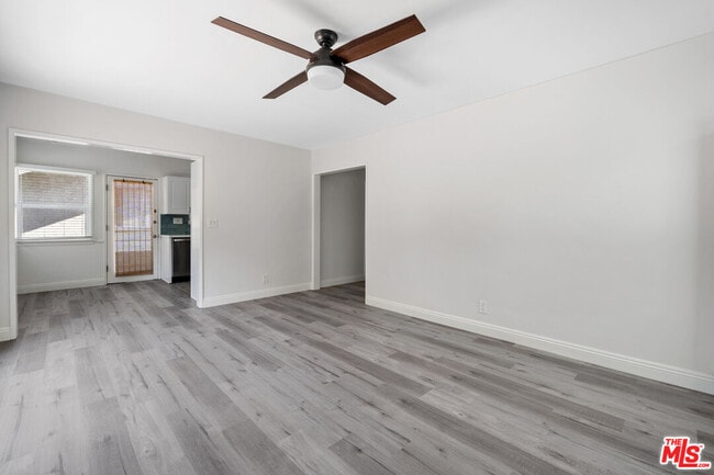 Building Photo - 908 Venezia Ave